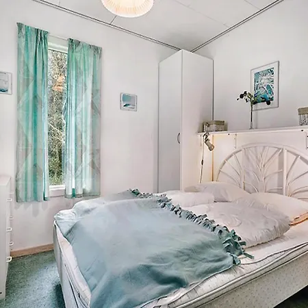 Three-bedroom Holiday In Nyaraló Stege