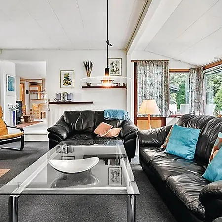 Three-bedroom Holiday In * Stege