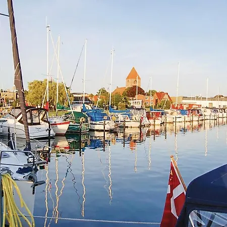 Three-bedroom Holiday In Stege