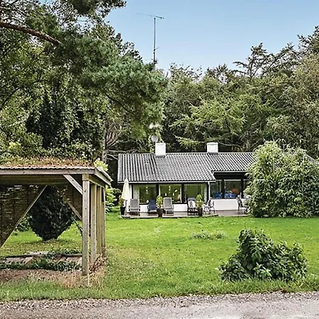 Three-bedroom Holiday In Stege